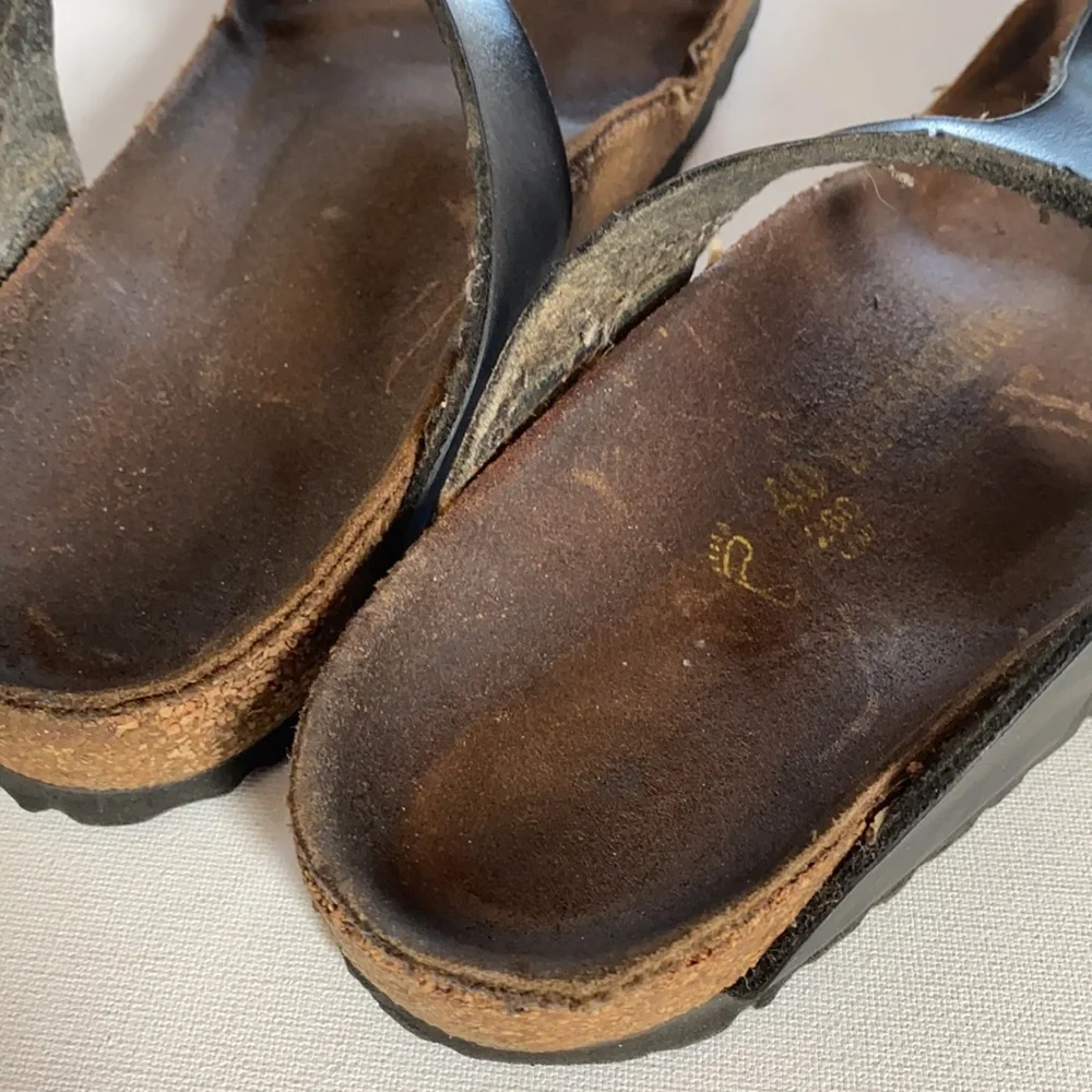 Birkenstock’s black gizeh‎ thong sandal- Birk Size 40